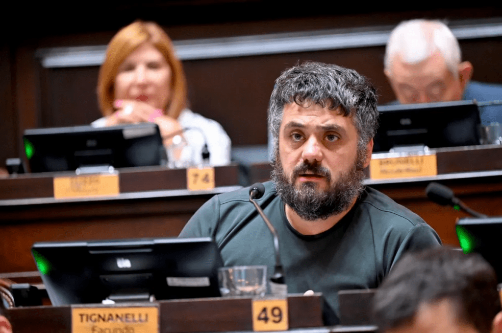 Facundo Tignanelli visitó la Sociedad de Fomento de Isidro Casanova y respaldó su&nbsp;regularización