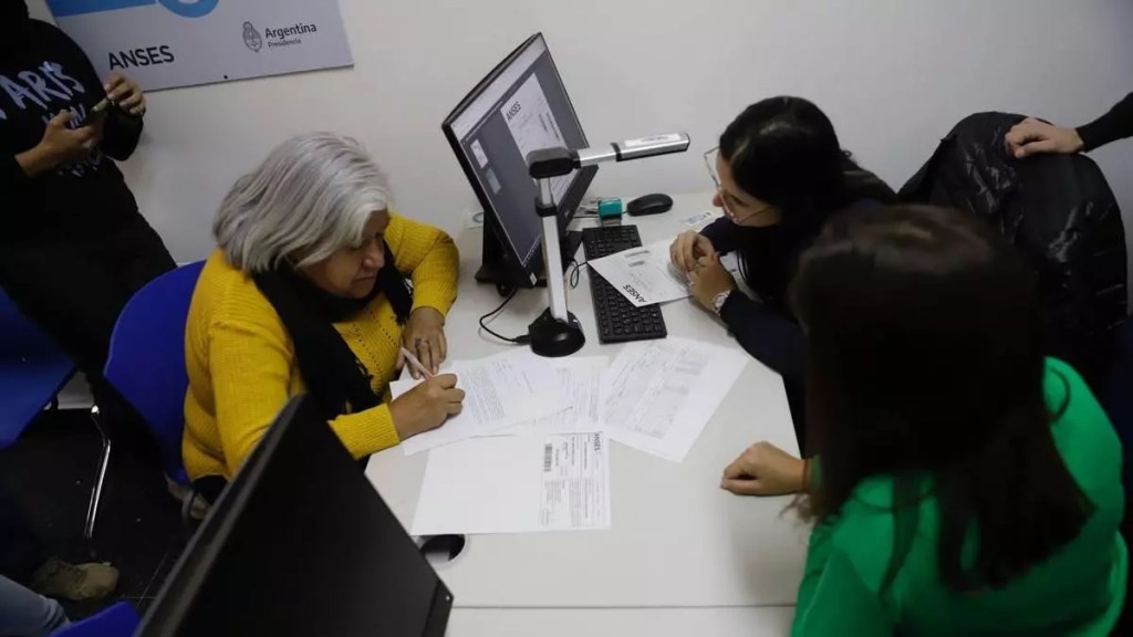 Retiro voluntario para estatales: cómo funcionará el nuevo régimen del&nbsp;Gobierno